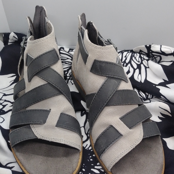Caterpillar Shoes - Unique CAT Women's Sandals - Size 6